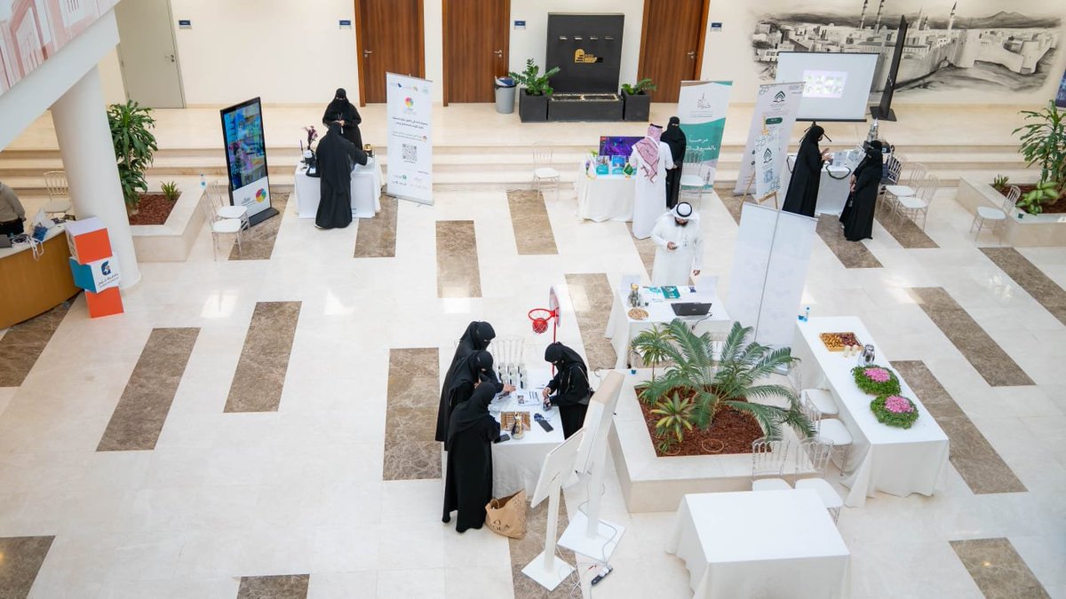 medHospitality's tweet photo. امتداداً لجهودها المستمرة في تعزيز الأثر المجتمعي وترسيخ قيم العطاء، 
شاركت #جمعية_ضيافة_المدينة 
في ملتقى #قيم_وأثر، والذي أقيم في مقر الجامعة العربية المفتوحة بمشاركة نخبة من الجهات المهتمة بالعمل التطوعي.

​🏆 تكريم مستحق
​وفي لفتة تقديرية متميزة، تم تكريم مسؤولة التطوع القيمي في الجمعية 
أ/ غيداء العروي؛ نظير جهودها المباركة ومشاركتها الفاعلة في مسابقة التطوع القيمي، ودورها في:
​ترسيخ الهوية التطوعية القيمية للمدينة المنورة.
​تقديم أدوار رائدة تجسد قيم المدينة وتبرز وحدة الحرم الآمن.