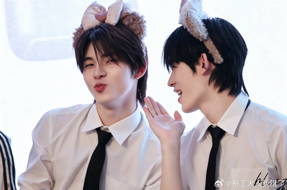 jellyisstarfish's tweet photo. สิ่งนี้น่ารักมากกกกก แล้วดูสายตาที่มองกันจิ้ ฮืออ⭐️🥺 

Cr. https://t.co/WPgCzWa17j

#SummerDateWithTTP https://t.co/2EIFwlP2wh