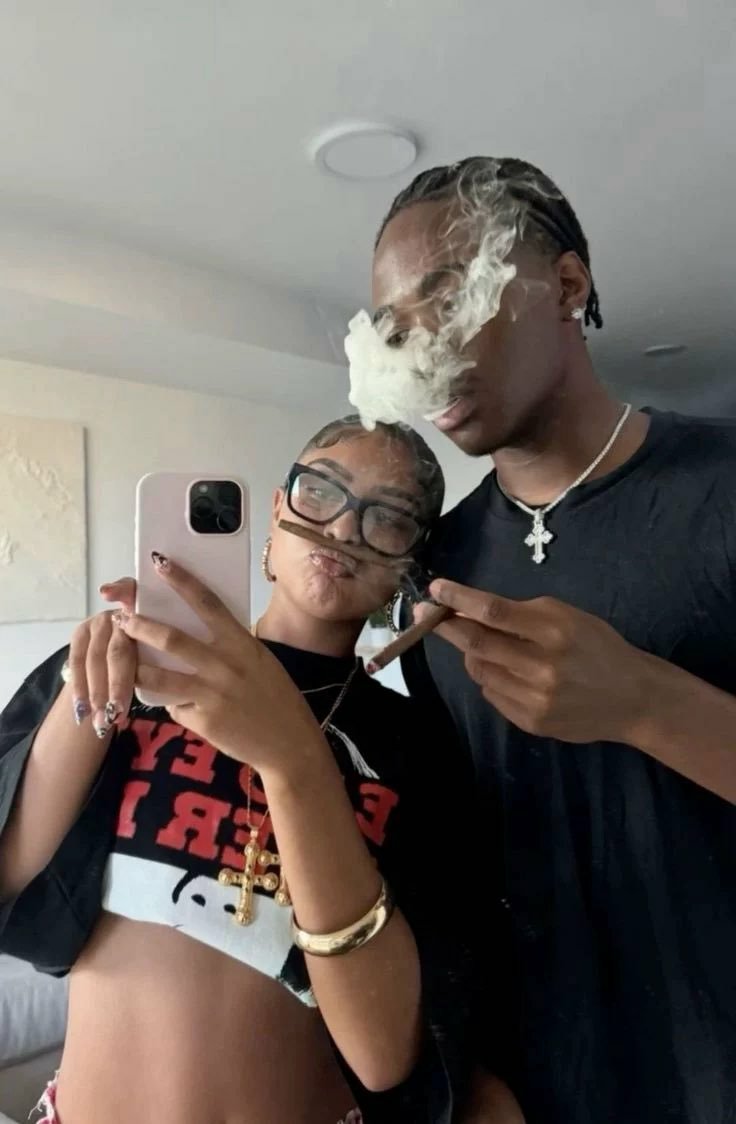 obikoyaemmanue1's tweet photo. Partners who smoke together can never breakup https://t.co/pFesuYNnpp
