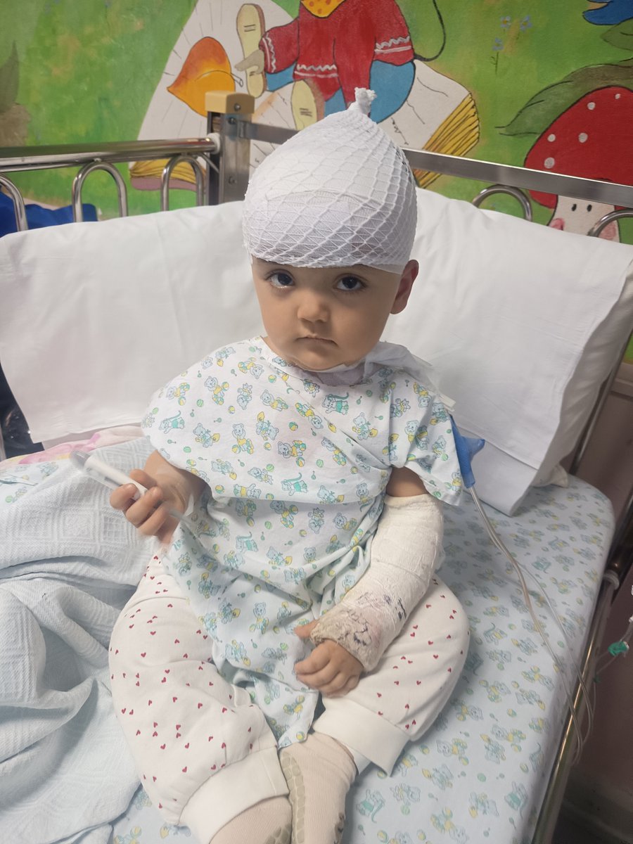 antofaopina2022's tweet photo. Quiero expresar mi más sincero agradecimiento a cada una de las personas que oró por Sofía durante su operación. Gracias de corazón por cada mensaje, por cada oración y por todo el cariño que nos han brindado. Que Dios los bendiga enormemente a todos.

Ahora nos esperan 10 días más en Santiago. Como muchos saben, no conocemos mucho la ciudad y ustedes conocen bien la historia que hemos vivido como familia.

Por eso, desde hoy comenzaremos nuevamente con actividades para recaudar fondos que nos permitan comprar el casquito, el colchón ortopédico y cubrir todos los cuidados que Sofía necesitará en esta nueva etapa de su recuperación.

Les envío un abrazo enorme a todos. Quienes puedan colaborar, se los agradeceremos con todo el corazón. Y quienes hoy no puedan hacerlo, también reciban un fuerte abrazo, porque sabemos que llevan a Sofía en sus oraciones y en su corazón. ❤️

¡Dios los bendiga siempre!
