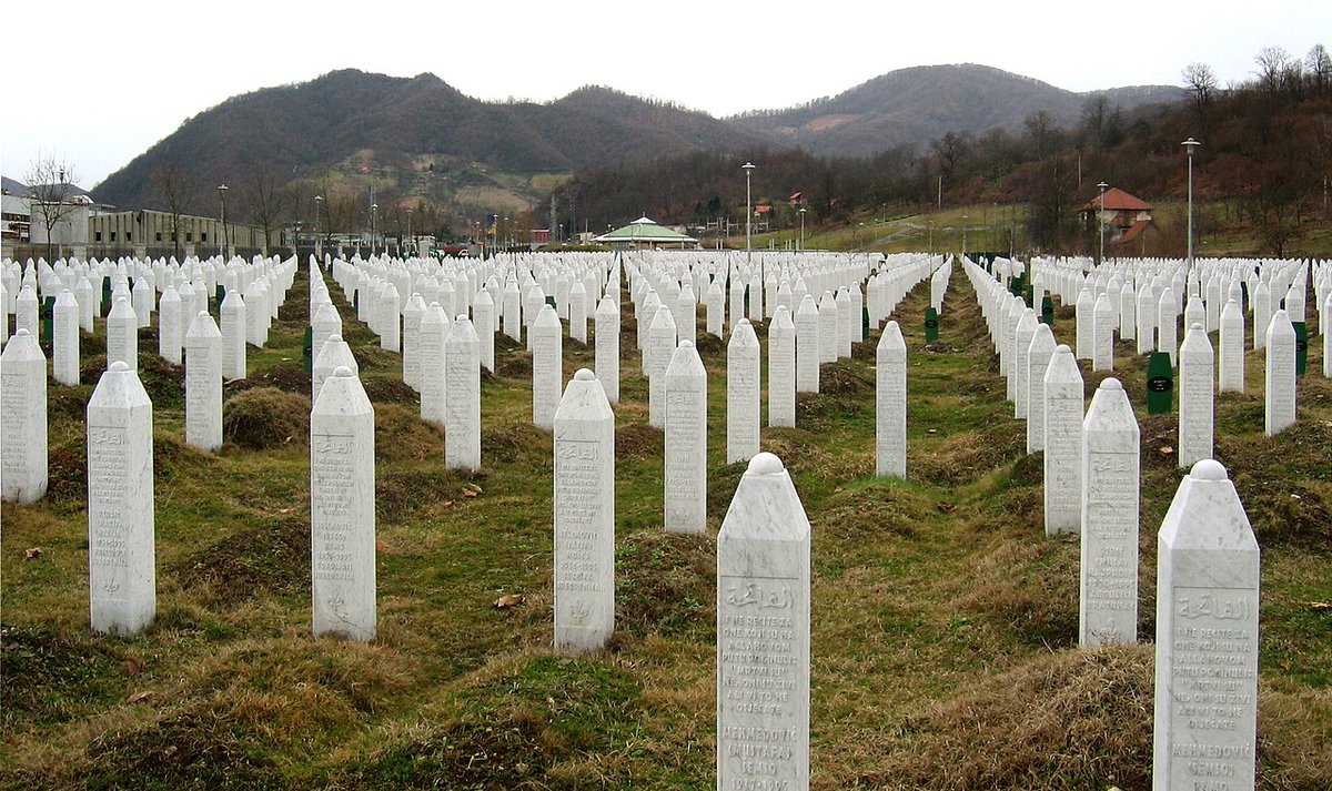 DemirYolculuk's tweet photo. Hep söylediğimiz gibi: Srebrenitsa; medeni Avrupa'nın, gerçekte emperyalizmin vesikalık fotoğrafıdır. 

Mustafa Kemal'in askerleri ise zulüm nerede ise orada her zaman bir "Umut Tüneli" açmaya devam edeceklerdir. https://t.co/IFELNRI76r