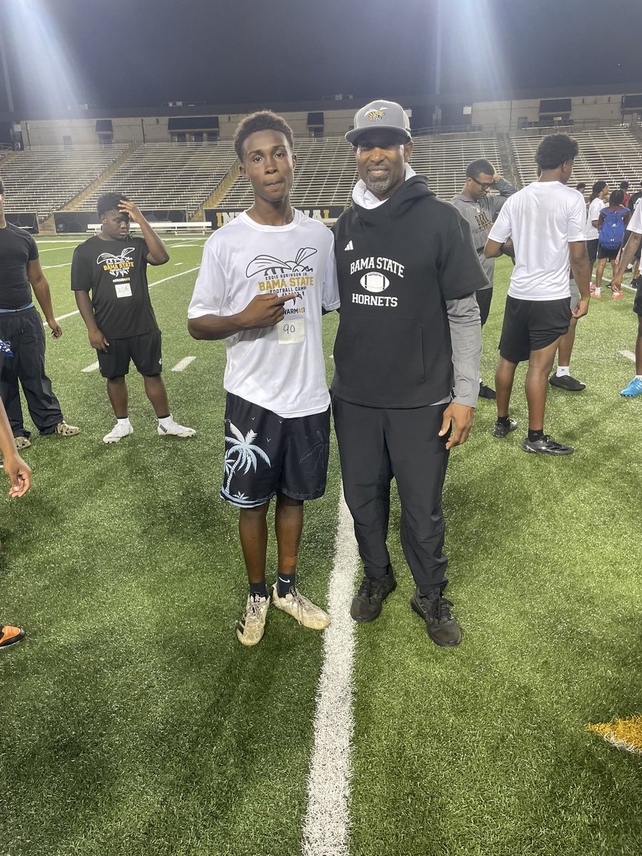 yahmeir_3's tweet photo. #AGTG Had a great showcasing at the Alabama State Camp and a Great conversation with some of the coaching staff appreciate all the love💪🏾💯 @erob50 @CoachM_Windham @coachtonyhull @CoachSwaggy_T @middletontodd11 @Coach_Jlew @CoachTruthG @BamaStateFB #SWARMAS1 
#ENDURE https://t.co/qbqHe6xjSF