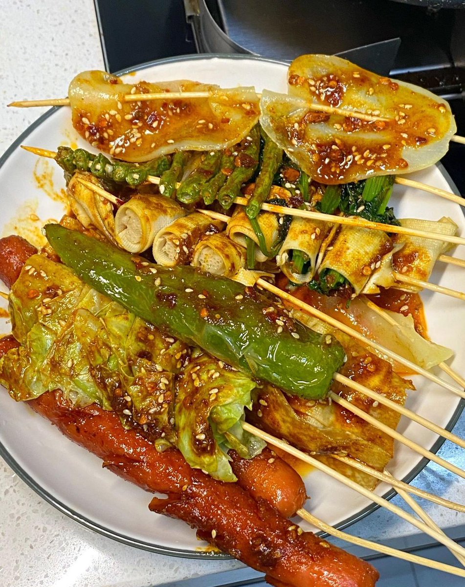 beamartinhyh's tweet photo. [Crunchy fried potato skewers with spicy cumin powder—your perfect roadside snack fix! Hot, flavorful, and so satisfying on a busy day ]， https://t.co/BmUMLY72vY