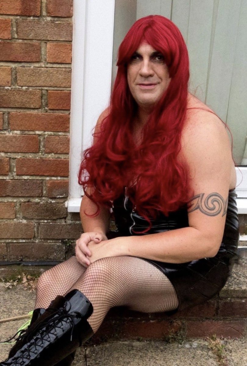 Glinner's tweet photo. This is 'Steph' Meech, the NHS employee calling women 'cunts' and 'scum'. https://t.co/AizYmrD16q