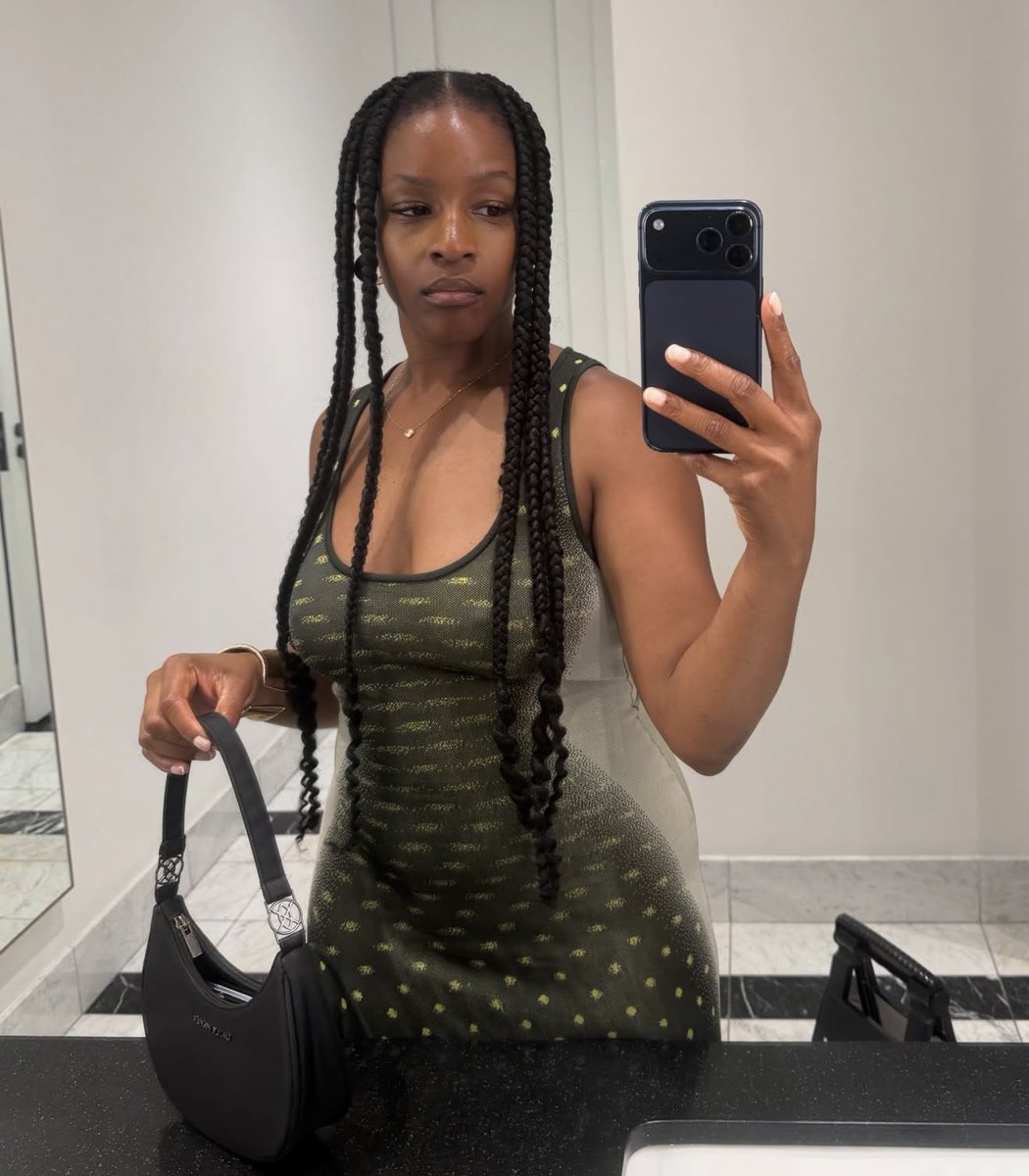 1BENNY7G's tweet photo. julie adenuga. ❤️ https://t.co/kjqcLSnBTu