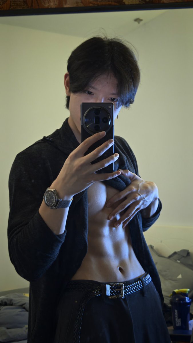cheems555939's tweet photo. 无聊的一直拍 https://t.co/AlG60iF5hW