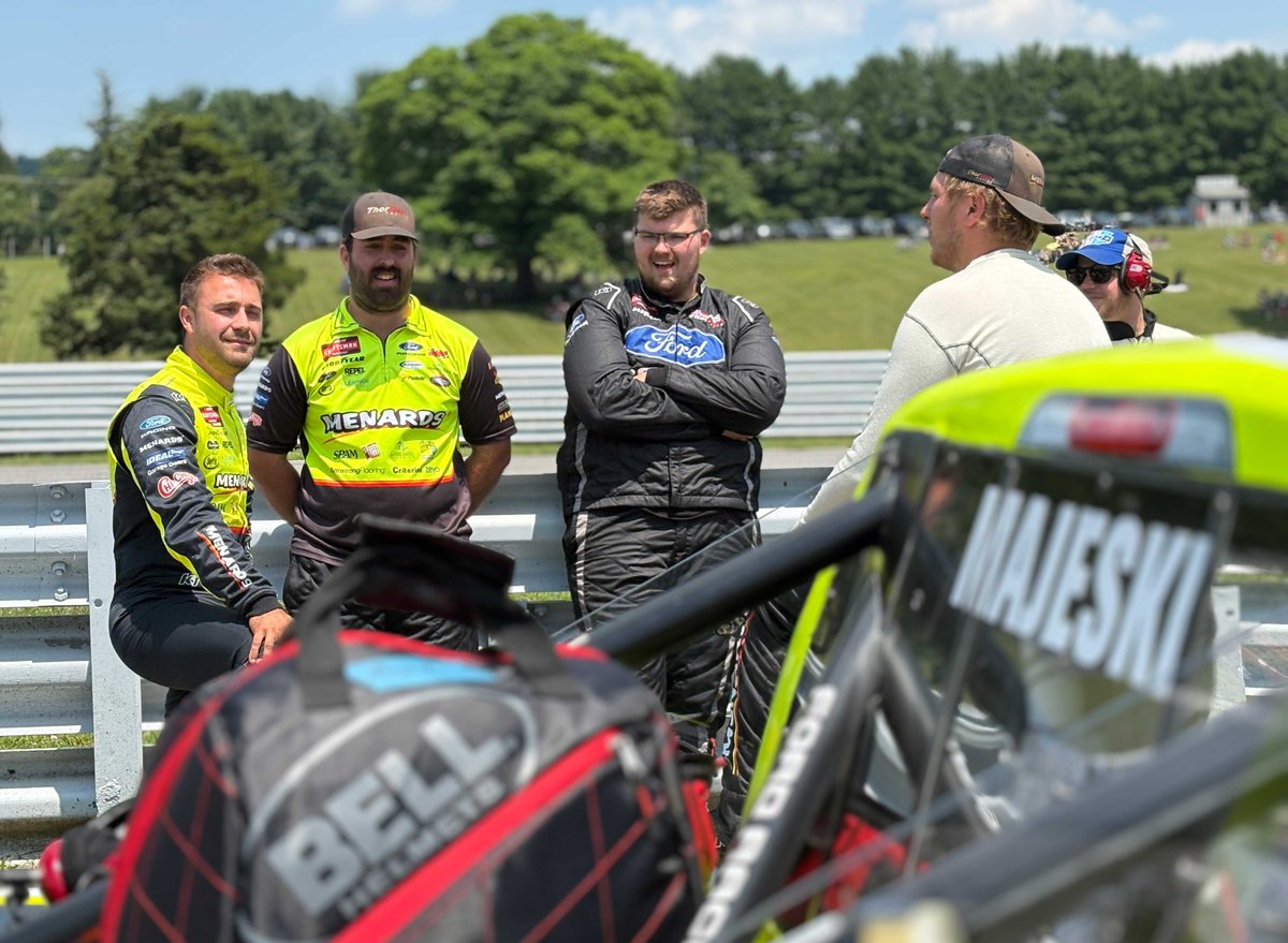 zack_albert's tweet photo. Grid shots, @limerockpark. (1/2)

#NASCAR https://t.co/Ac2bb5HBFm