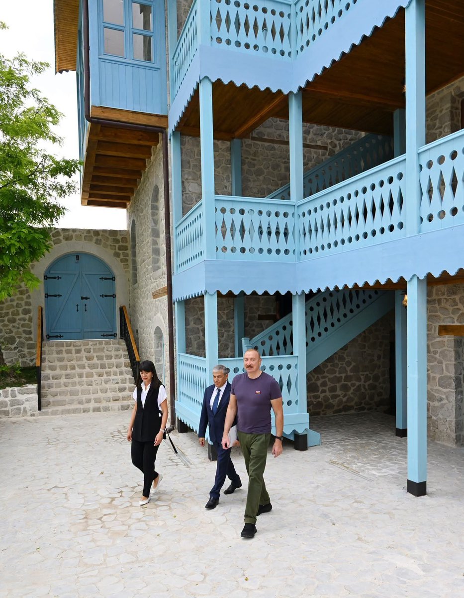 AnarMammadov17's tweet photo. Prezident İlham Əliyev Şuşada tarix-memarlıq abidəsi olan “Sadıqcanın evi”nin bərpadan sonra açılışında iştirak edib.

https://t.co/tsd7QZKlej https://t.co/hT5P7EC8O2