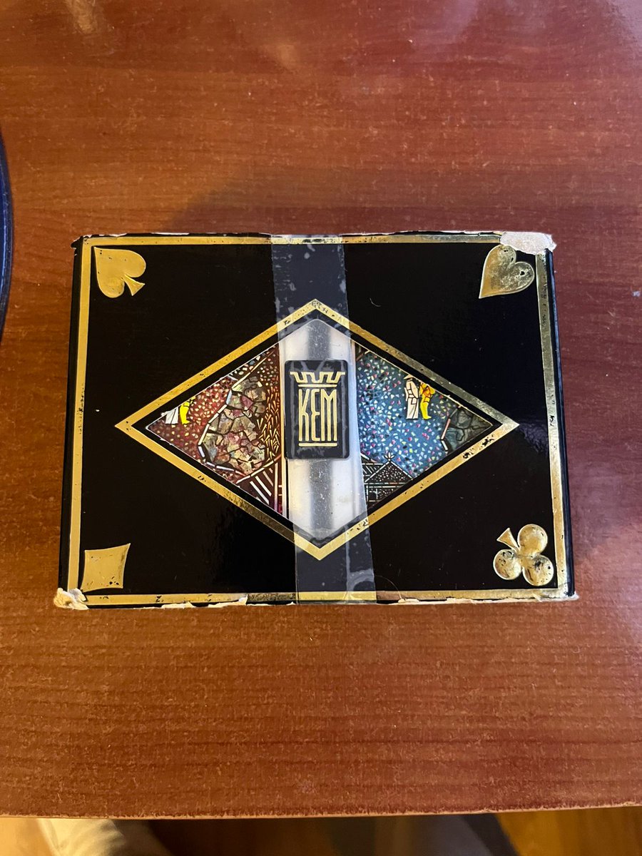 Gar4geS4LESCL's tweet photo. Vendo a $70.000 , KEM Plastic Playing Cards – Set Vintage / Original USA Vendo set original de KEM Plastic Playing Cards, reconocidas como las mejores cartas del mundo por su durabilidad, calidad profesional y resistencia al uso. https://t.co/ajRrztoxhz