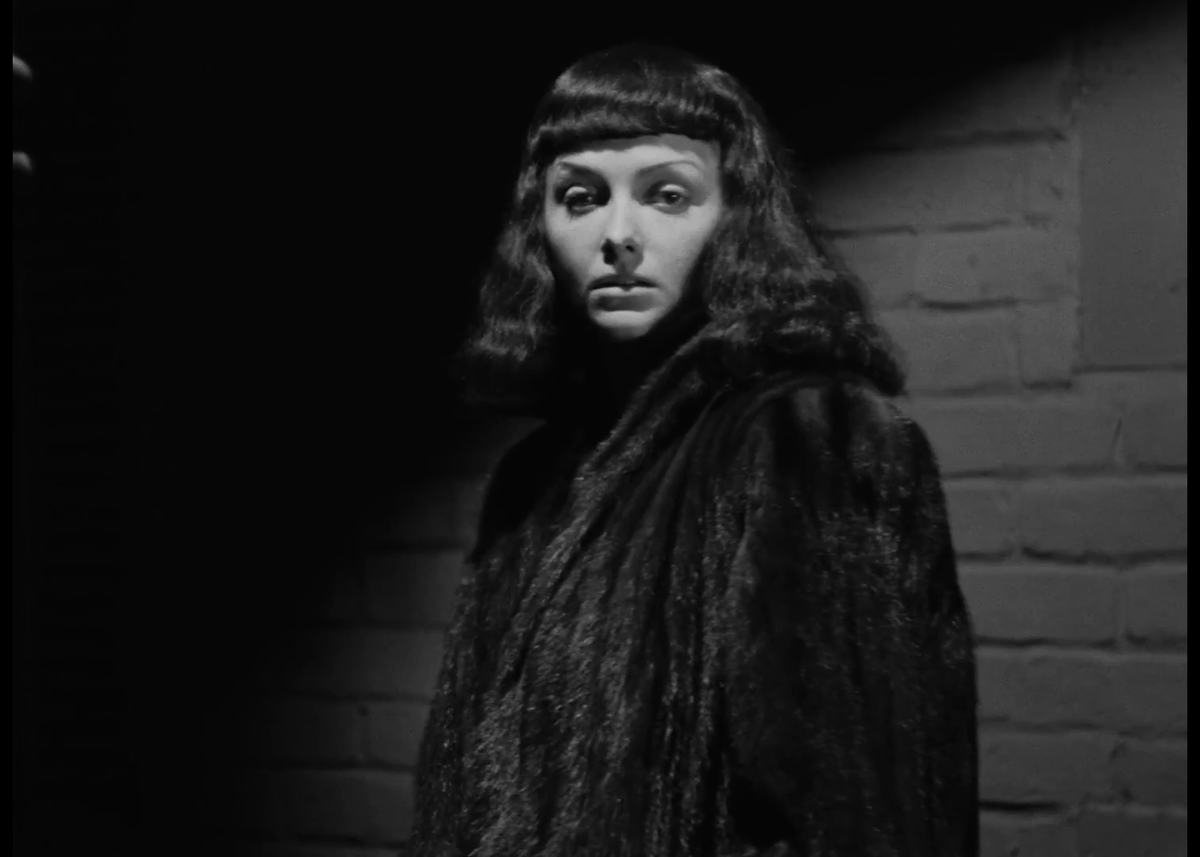 torsodapop's tweet photo. I'm as puzzled as a newborn child
I'm as riddled as the tide
Should I stand amid the breakers
Or should I lie with death, my bride?

The Seventh Victim (1943) Mark Robson // Venus in Furs (1969) Jesús Franco

#sidebyside #deathknell https://t.co/sBV8N00DRz