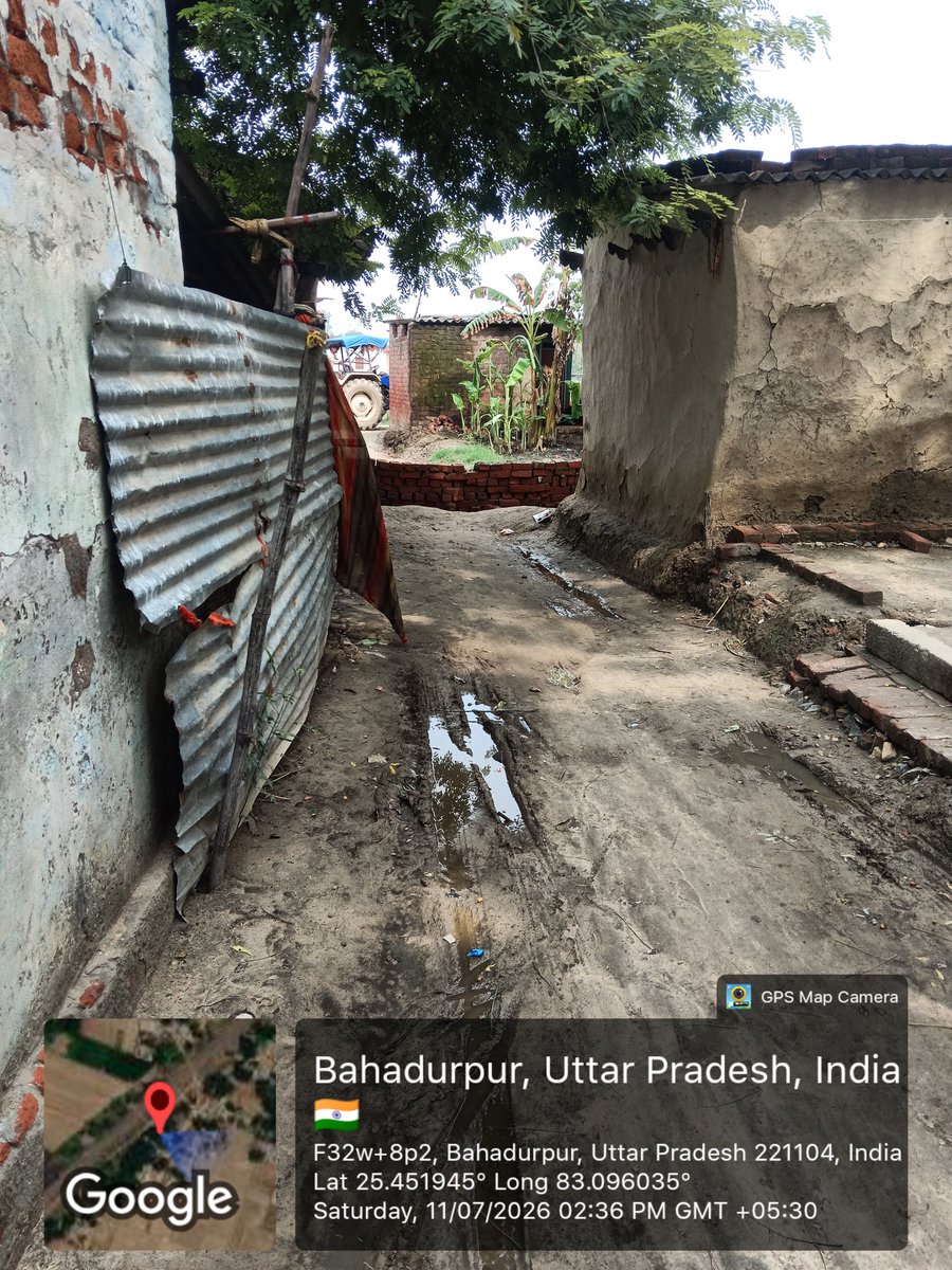 Meghnaad1's tweet photo. दबंग प्रवृत्ति के लोगों के द्वारा प्रार्थी का आम रास्ता दंबगई से रोक दिया गया है जिससे प्रार्थी तथा आम जनमानस को काफी परेशानी हो रही है जिसका प्रार्थना पत्र संबंधित थाने पर दिया गया है लेकिन अभी तक प्रार्थी का रास्ता खुला नहीं है। कृपया संज्ञान ले। https://t.co/3tVBv62vUc