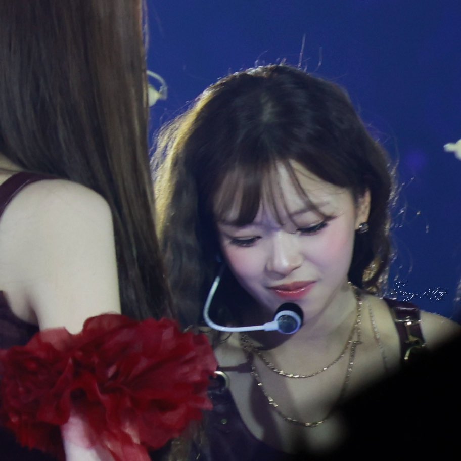 Easy_Math1101's tweet photo. ICU LOOKIN AT MY PIC
260711 Seoul D2
#JEONGYEON #정연 #ジョンヨン
#TWICE #트와이스 #トゥワイス
#TWICE_THISISFOR_WORLD_TOUR_IN_SEOUL https://t.co/MbNUFjgjiz