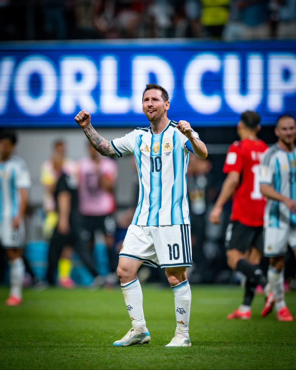 Messismo10's tweet photo. Creo en la vida, en la noche, en tu alma
Y no creo en todo lo demás
Creo en tu estrella en aquella 
Que busco en mi sueño mejor 
Para poder luchar https://t.co/BlAv67nQp6