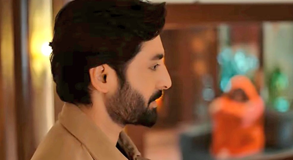 DanishxMajestic's tweet photo. Sayhaan:"Ilham...{ Sayhaan arrived at Elif's house to celebrate Ilham's birthday.}
S:"You live within my silence the way a heartbeat lives inside my heart. I love you."💝{ I think he is saying this dialogue for elif!}

#DanishTaimoor || #HibaBukhari
#Humrahi https://t.co/kh4GkW2I8C