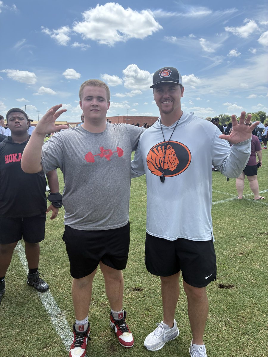 freakiesthudson's tweet photo. Had a great time at ECU camp today thanks @CoachPeterGray for the great coaching. @CoachBGunn @ECUTigersFB @ahart61 @car20ruiz @RecruitFWC @_CoachMarshall_ https://t.co/saMD30o36o