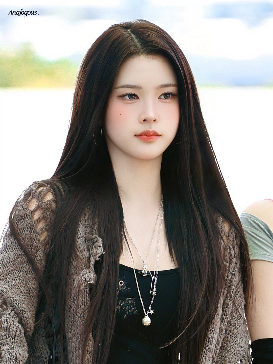 jiwoonunna's tweet photo. 이때 너유나 미머 무슨일임 제발 ㅠㅠㅜ 흑발 너무 좋아요.. https://t.co/nimKifDMMh