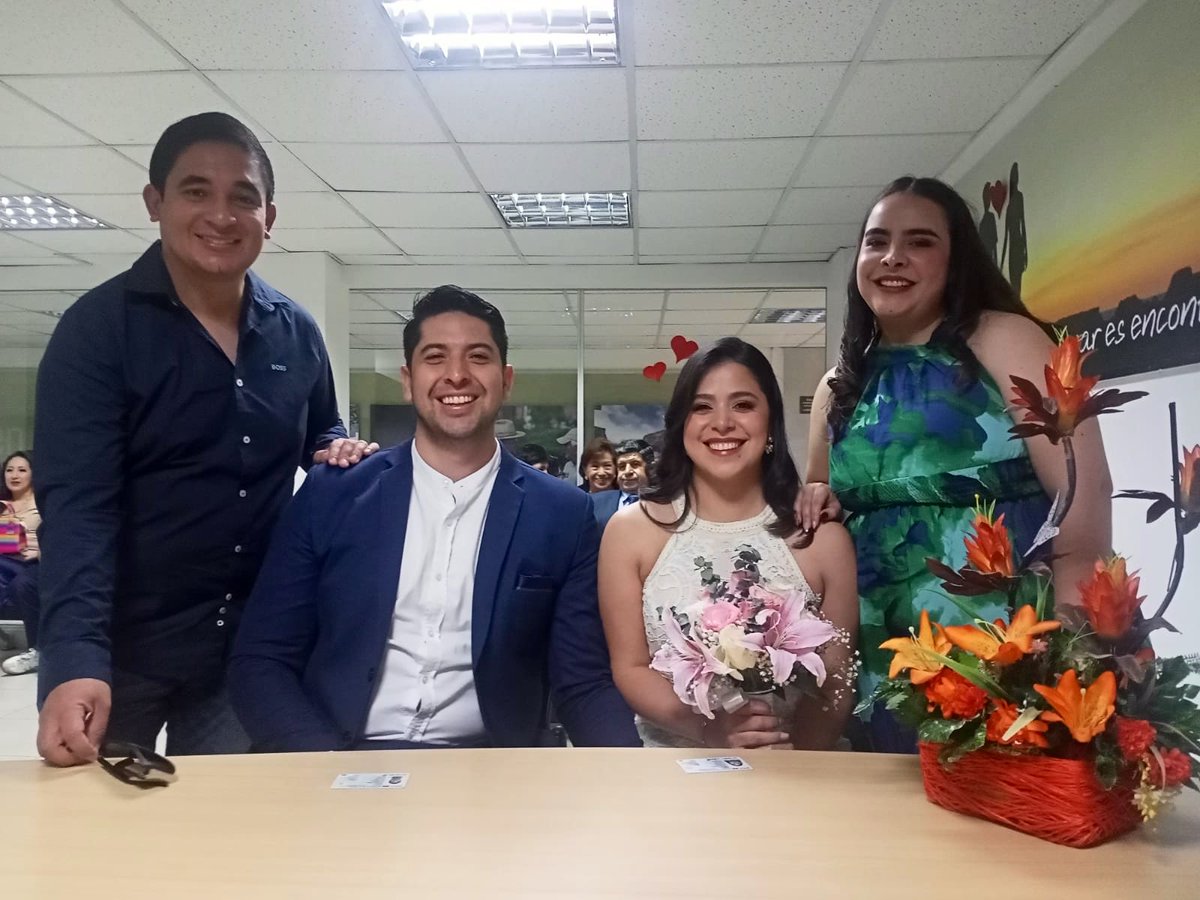 RCivil_Zona7's tweet photo. LOJA📍| ¡El amor no tiene horario y en el Registro Civil lo celebramos los sábados! 💍

🤵‍♂️👰‍♀️ David y Tatiana  dijeron "sí, acepto" 💍 y sellaron su amor en su matrimonio civil este #SábadoDeRegistroCivil.

¡Felicidades a los recién casados! 🥂 https://t.co/xozrumEJP4