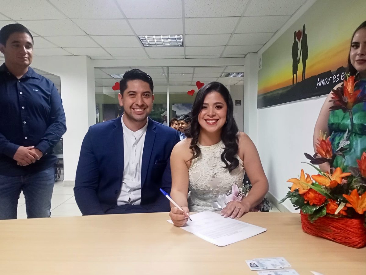 RCivil_Zona7's tweet photo. LOJA📍| ¡El amor no tiene horario y en el Registro Civil lo celebramos los sábados! 💍

🤵‍♂️👰‍♀️ David y Tatiana  dijeron "sí, acepto" 💍 y sellaron su amor en su matrimonio civil este #SábadoDeRegistroCivil.

¡Felicidades a los recién casados! 🥂 https://t.co/xozrumEJP4