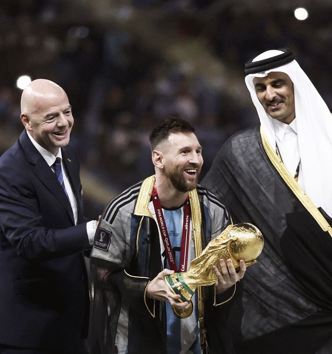 madrid_total2's tweet photo. LA FIFA DESVIÓ 42 MILLONES DE DÓLARES, el 30 % de los ingresos de Argentina 🇦🇷 como ganador del Mundial 2022...

A UNA EMPRESA FICTICIA SIN EXPERIENCIA EN FÚTBOL, "Tour Propenter", con sede en USA.

Esta empresa fue creada 3 meses y medio antes del mundial…

La AFA 🇦🇷 transfirió esta cantidad a esta empresa, que luego la transfirió a varias empresas fantasma.

Info de Romain Molina.