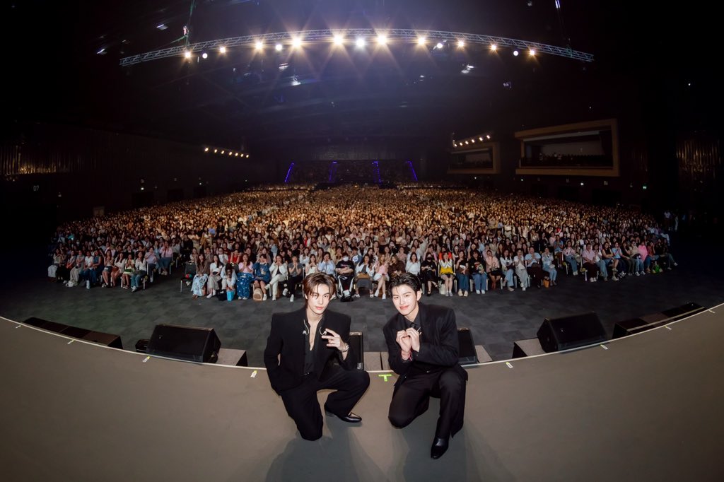 PondPhuwin81003's tweet photo. ဘာနေနေဂုဏ်ဆာတယ်ဟာ 

#PeachAndMeSeriesEP1 https://t.co/30kbALjSpd