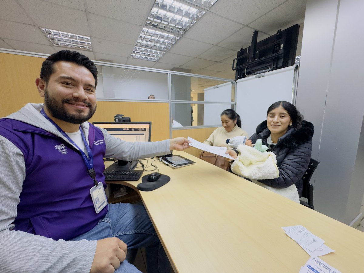 RCivil_Zona7's tweet photo. 👨‍🦱👩 Joffre y Melany aprovecharon el #SábadoDeRegistroCivil para inscribir a su bebé 🍼 Eithan Ezequiel en la agencia Loja del @RegistroCivilec.

¡Te esperamos de 8h00 a 17h00! 🗓️ https://t.co/dakVCXWs7I