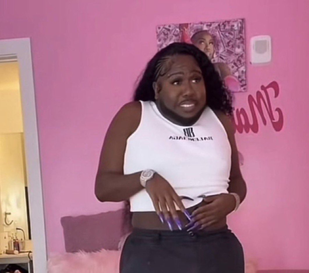 TheLordeMinaj's tweet photo. @SaucySantana big fat funky overweight orangutan self should be the last one calling anyone big https://t.co/G5rAf2q2eC