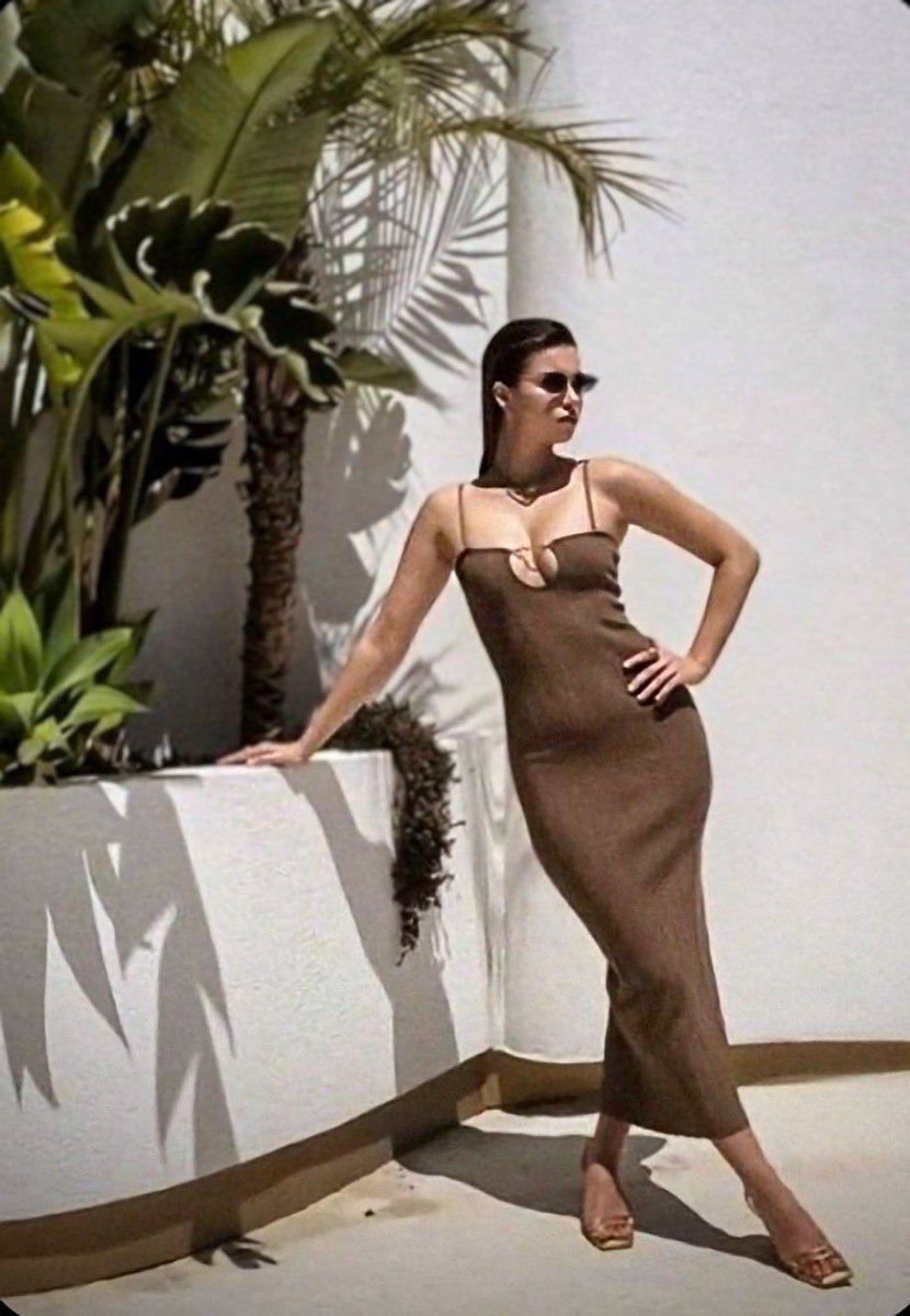 gameeoverr12's tweet photo. Ay fiziğe bakkkkk 🥰 #AfraSaraçoğlu https://t.co/rltIteQQbj