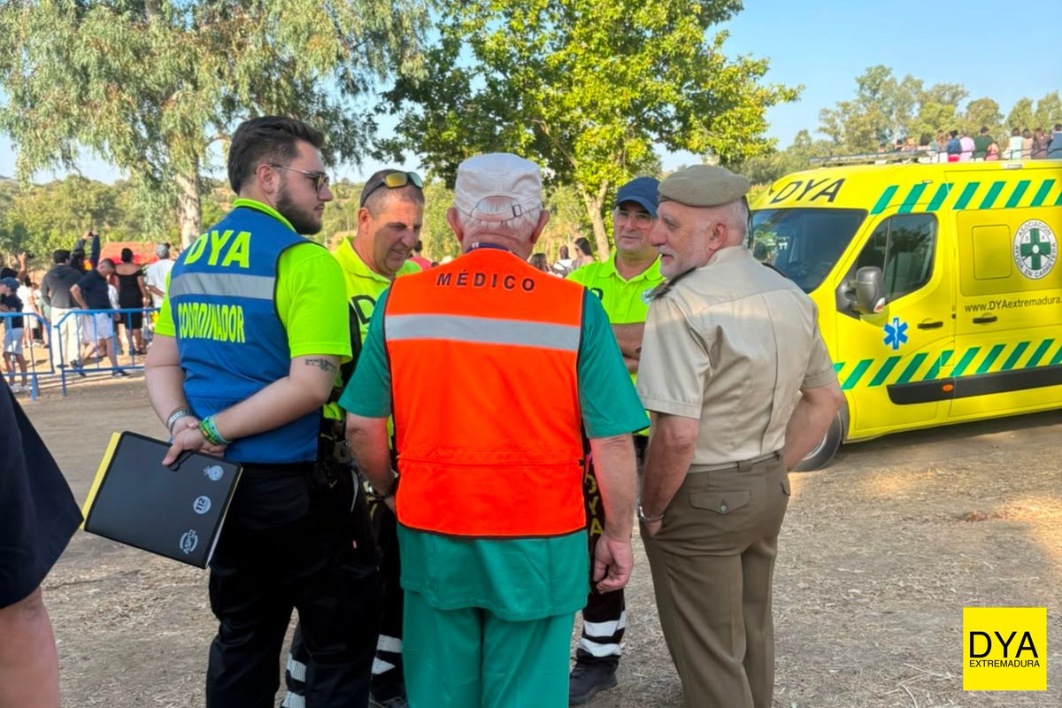 DYAExtremadura's tweet photo. #PreventivosDYA | 🇪🇸 Un amplio dispositivo sanitario #DYA se ha desplegado esta mañana en el CEFOT Nº1 de #Cáceres con motivo de la Jura de Bandera.

👉 Una veintena de #voluntariadoDYA, tres ambulancias y dos puestos han velado por una jornada que finaliza con 15 atenciones. https://t.co/9OTvFku7nb
