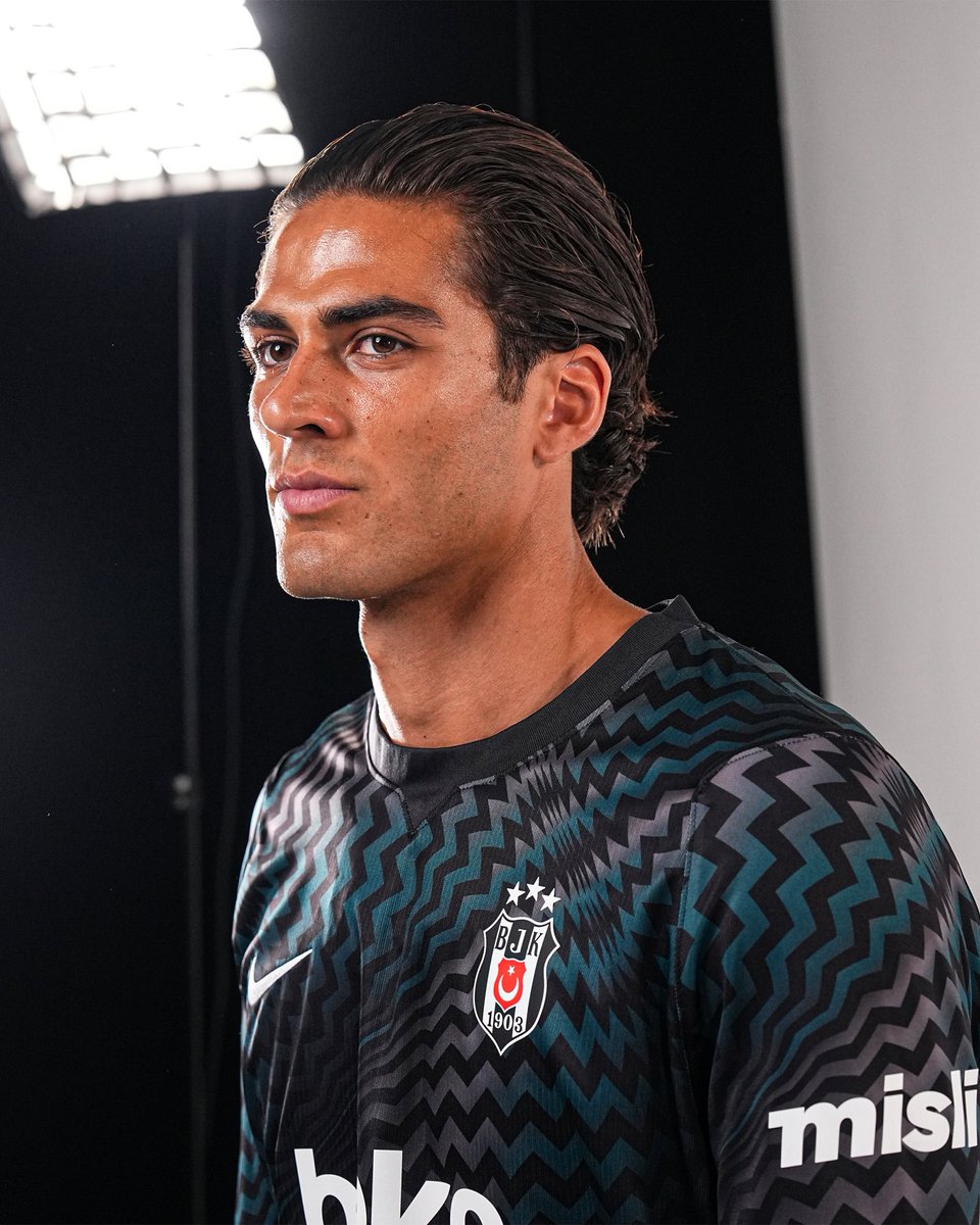 doganalemdar80's tweet photo. 🦅 @Besiktas https://t.co/xwQKqy7FKk