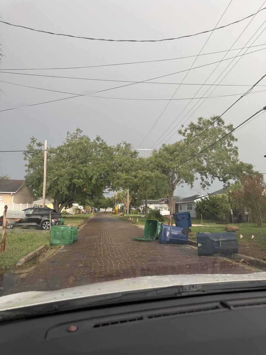 chaser_kin's tweet photo. @accuweather @FLhurricanes1 @mcclureWX @bn9weather @NbergWX @WeatherProf @BenNollWeather @TampaStorm @BackpirchCrew @JimCantore @FLStormChasers_ @PaulFox13 @MattDevittWX @EricBurrisWX @Eweather13 @FloridaTropics1 @ryanhallyall @JordanHallWX @iCyclone @Keely1Connor @blamarre @tropicalupdate @MaxVelocityWX @bn9weather @NWSTampaBay @DaveOFox13 @ReedTimmerUSA @wunderground @MaxVelocityWX @VinceWaelti @NWS @weatherchannel @webberweather @FOX13News @10TampaBay @BobbyWTSP