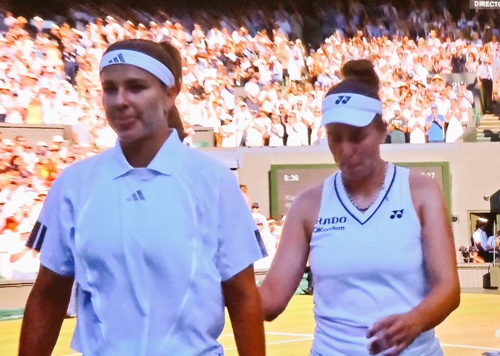 Petimetre5's tweet photo. @MPlusDeportes Pues ha llegado #Muchova, (como diciendo:
"¡Ya somos much@s 'OVAS'!"), y una "#Noskova", queriendo decir
"¿YOO?🤔
YO,
"MI NO SKOVA"🧏
o sea que, pa ella no miren, que ella no es otra #Kova, ni #Kournikova ni #Sharapova.. ella "NO"
#MovistarPlusDeportes/ #MovistarPlus,#Wimbledon https://t.co/GEAzxKtref