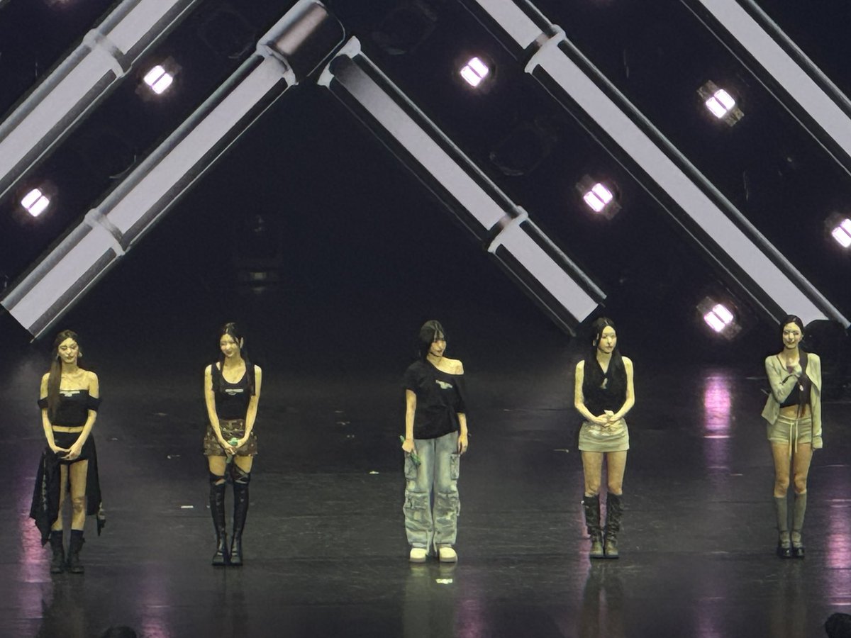tillieneedscoff's tweet photo. their charisma is crazy as hell  
#ITZY_TUNNELVISION_BKK https://t.co/23ucRFL5CJ