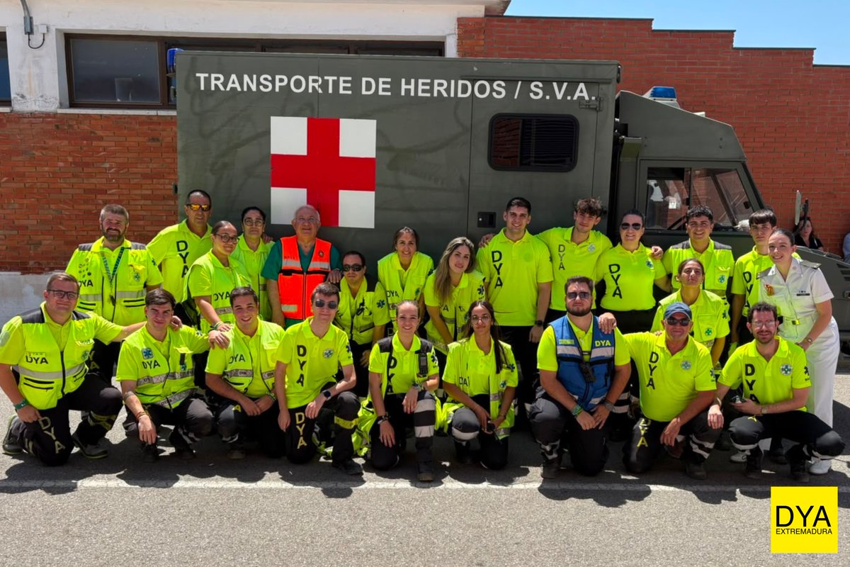 DYAExtremadura's tweet photo. #PreventivosDYA | 🇪🇸 Un amplio dispositivo sanitario #DYA se ha desplegado esta mañana en el CEFOT Nº1 de #Cáceres con motivo de la Jura de Bandera.

👉 Una veintena de #voluntariadoDYA, tres ambulancias y dos puestos han velado por una jornada que finaliza con 15 atenciones. https://t.co/9OTvFku7nb