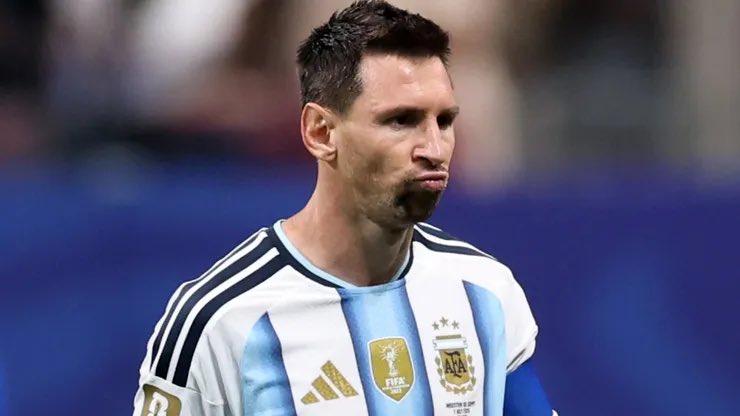 MadridSpot's tweet photo. @Romain_Molina ’s video in brief ⬇️

1️⃣ According to Molina, FIFA provided protection to the Argentina federation despite cases involving money laundering and embezzlement, as well as U.S. investigations exceeding $300 million.

2️⃣ FIFA cleared the coach of the women’s youth teams, Diego Guacci, of allegations of harassment and mistreatment of underage players, citing insufficient evidence.

3️⃣ Despite the players requesting that their identities remain confidential before testifying, FIFA revealed the names of all the complainants, which is a serious violation of their protection.

4️⃣ According to Molina, the AFA was aware of the accusations against Diego Guacci from the beginning, yet took no action against him, allowing him to continue working with the youth teams.

5️⃣ The players internally described the AFA as being like a “mafia,” saying they feared reporting the abuse because of possible retaliation.

6️⃣ Just nine days before Argentina’s victory at the 2022 World Cup, the AFA granted all its international commercial rights to a newly founded company in Miami with no experience in football.

7️⃣ FIFA directly transferred the prize money to that private company instead of sending it to the AFA’s accounts.

8️⃣ The company received a fixed commission of 30% of all AFA external revenues, a rate that Molina describes as illogical and unprecedented.

9️⃣ Funds from FIFA, Adidas, sponsors, and broadcasting rights were distributed through various U.S. banks before being transferred to other interconnected companies to conceal the real beneficiaries.

🔟 Investigations revealed transfers of millions of dollars to shell companies, some owned by ordinary people who were bankrupt, heavily in debt, or living in social housing.

1️⃣1️⃣ After receiving these transfers, some of these individuals disappeared from their cities, changed their phone numbers, and neighbors noticed a sudden change in their lifestyle and wealth.

1️⃣2️⃣ According to Molina, part of the funds was used to purchase luxury properties, private planes, yachts, and even to finance activities unrelated to football, such as karting.

1️⃣3️⃣ The justice system also suspects that AFA officials personally benefited from these funds, including through a luxury palace registered in the names of other people.

1️⃣4️⃣ Funds generated by the success of the Argentine national team were also used to help acquire the Italian club Perugia through a network of interconnected companies across multiple countries.

1️⃣6️⃣ The contract with the Miami company was not temporary but extended until 2030, with the full approval of the AFA Executive Committee.

1️⃣7️⃣ Molina believes FIFA ignored the financial irregularities despite being responsible for annually auditing the AFA’s accounts.

1️⃣8️⃣ Molina accuses FIFA’s legal director, Emilio García, of having close ties to AFA officials and questions the impact those ties may have had on the investigations.

1️⃣9️⃣ Journalists who exposed these files allegedly faced threats, defamation campaigns, and the revocation of some press credentials in an attempt to silence them.

2️⃣0️⃣ Molina concludes that the problem is not limited to the AFA but extends to FIFA itself, arguing that the system allowed corruption to continue while protecting those involved instead of holding them accountable.

Rotten to its core…