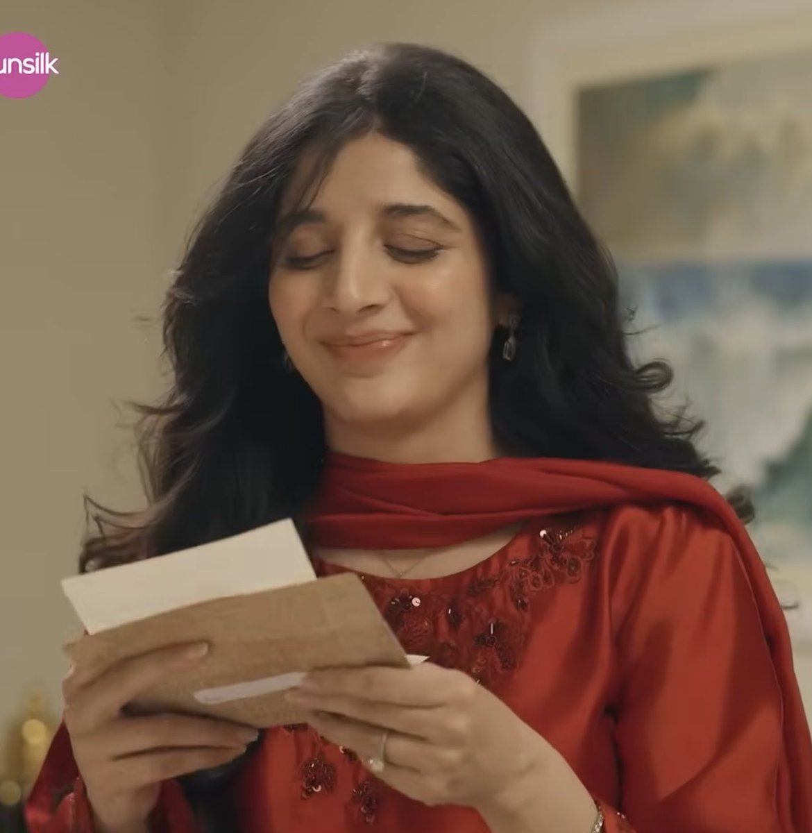 luckycharm_gal's tweet photo. Mushk and Hayat get their happily ever after and the Winter Love Cottage! ❄️🤍🤭
#WinterLove #MawraHocane #Khushhalkhan https://t.co/xxi0ssSZXs