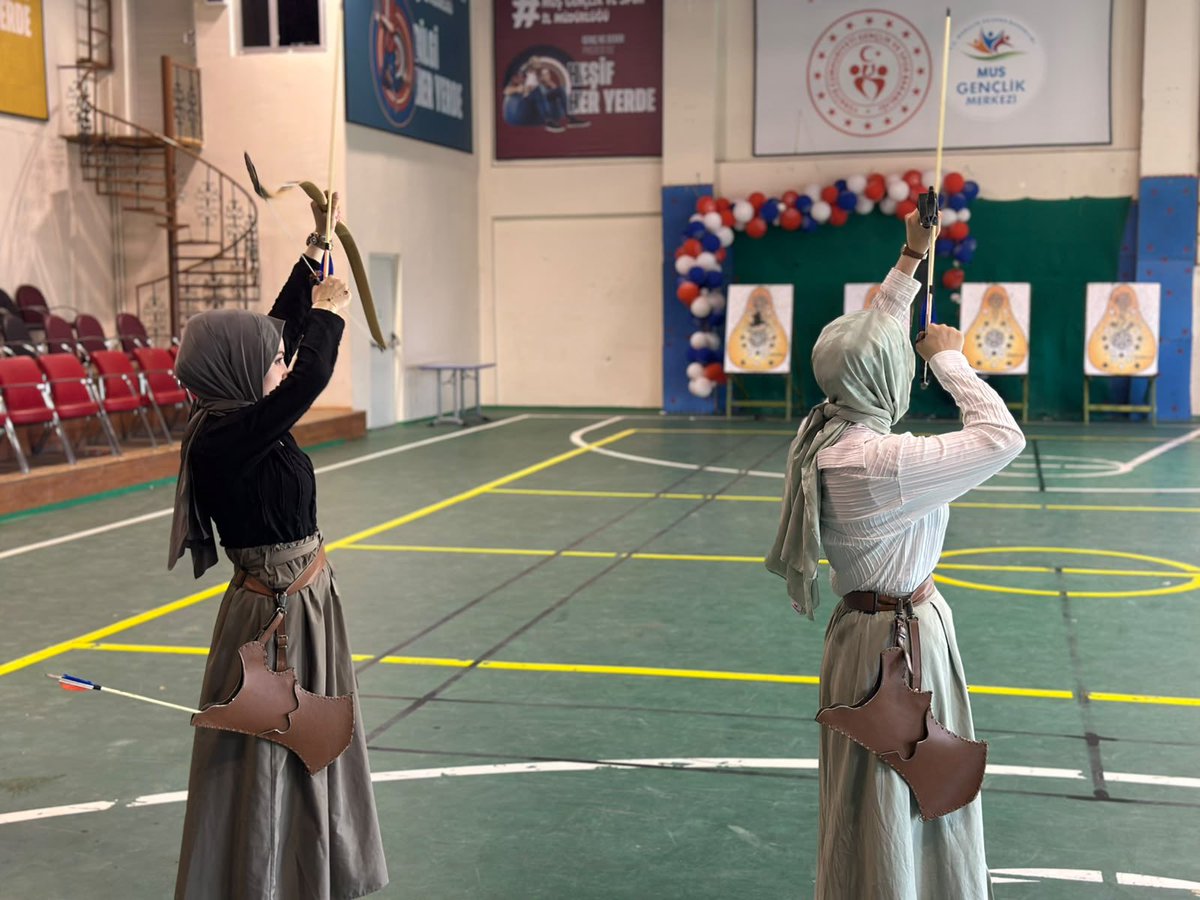 Mus_GM's tweet photo. Geleneksel Türk Okçuluğu eğitimimizden kareler.
🏹🎯📸
#GSBGM
#GelenekselTürkOkçuluğu 
@OA_BAK @gencliksporbak https://t.co/Q7uvdLeKLh