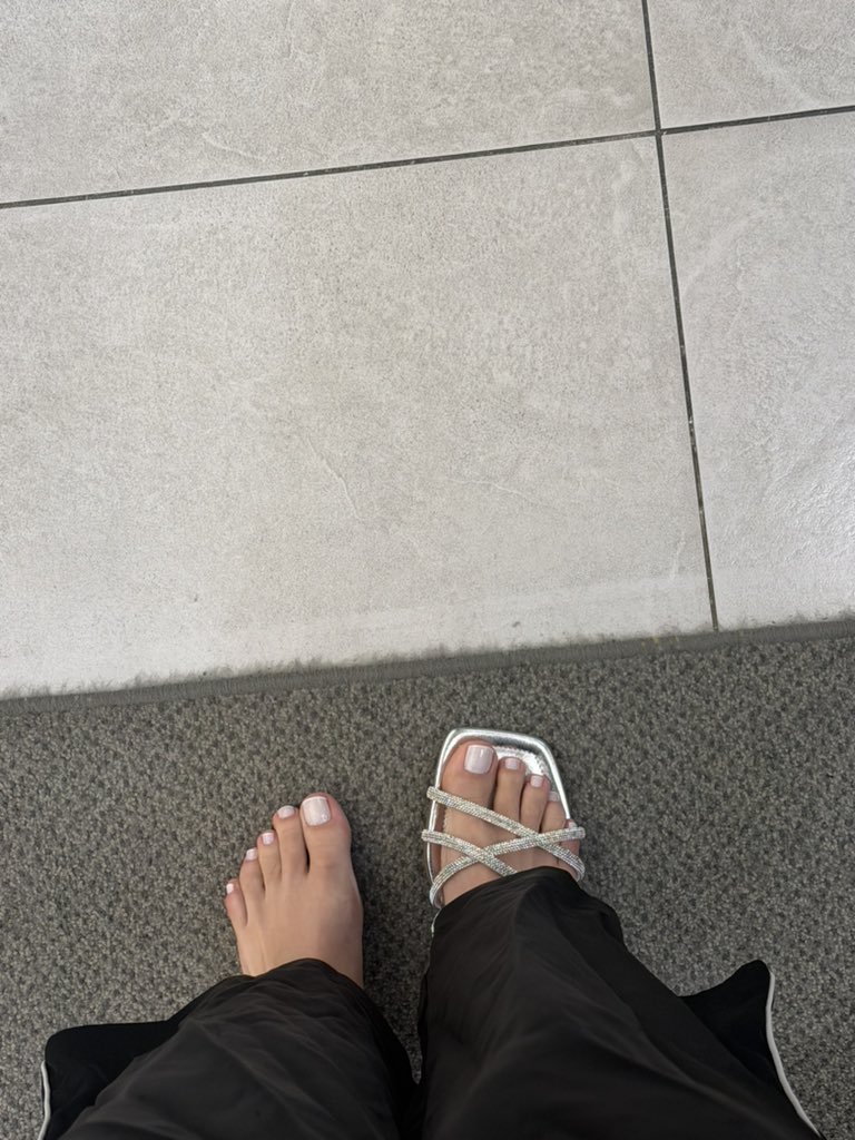 GarotinhaFeet's tweet photo. Vim na arezzo https://t.co/LGrXzfrqzm