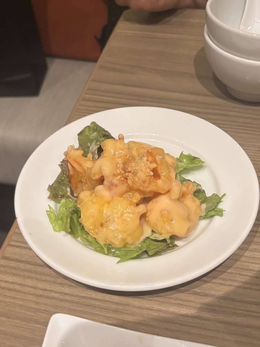 fuuka_nw's tweet photo. 久しぶりの鼎泰豐　
蟹味噌小籠包！美味しい！
エビマヨも野菜チャーハンも美味しかった〜〜 https://t.co/xmdDPFjGMH
