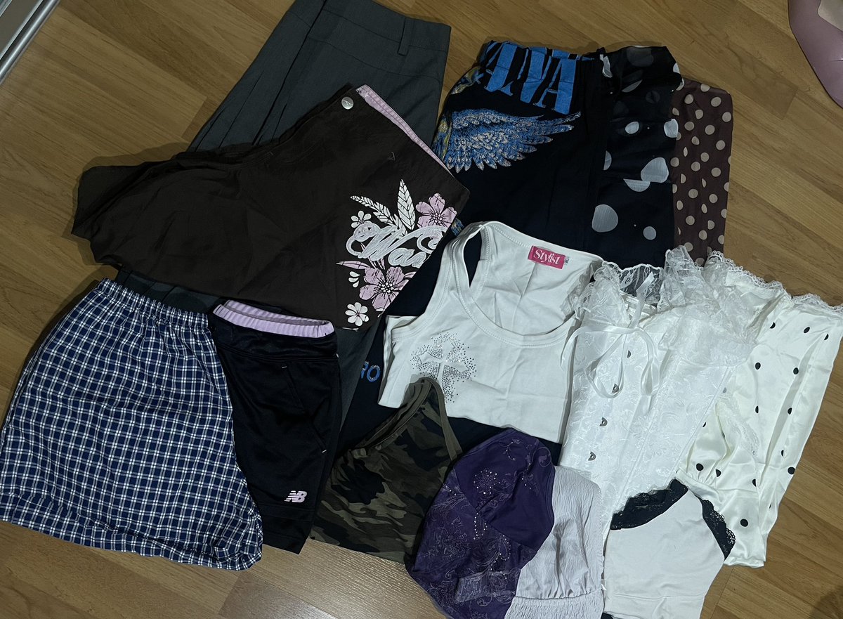 Bllowbllow78's tweet photo. ส่งต่อเสื้อผ้ามือ 2 งับ 🛍️🧣สิบ ยี่สิบ สามสิบ สี่สิบ‼️

📍 ปักหมุด ไว้เยยยยย📍
❤️ลง 20:00น. งับ❤️ 
มีมากกว่าในรูป งานแบรนด์มีเยอะด้วยงับ

ค่าส่ง 1ตัว 50฿ เหมาๆ 60฿ 
#ส่งต่อ #ส่งต่อเสื้อผ้า #เสื้อผ้ามือสอง #เสื้อผ้ามือ2 #โล๊ะตู้เสื้อผ้า #เสื้อผ้ามือสองสภาพดี https://t.co/0krp4m87iQ