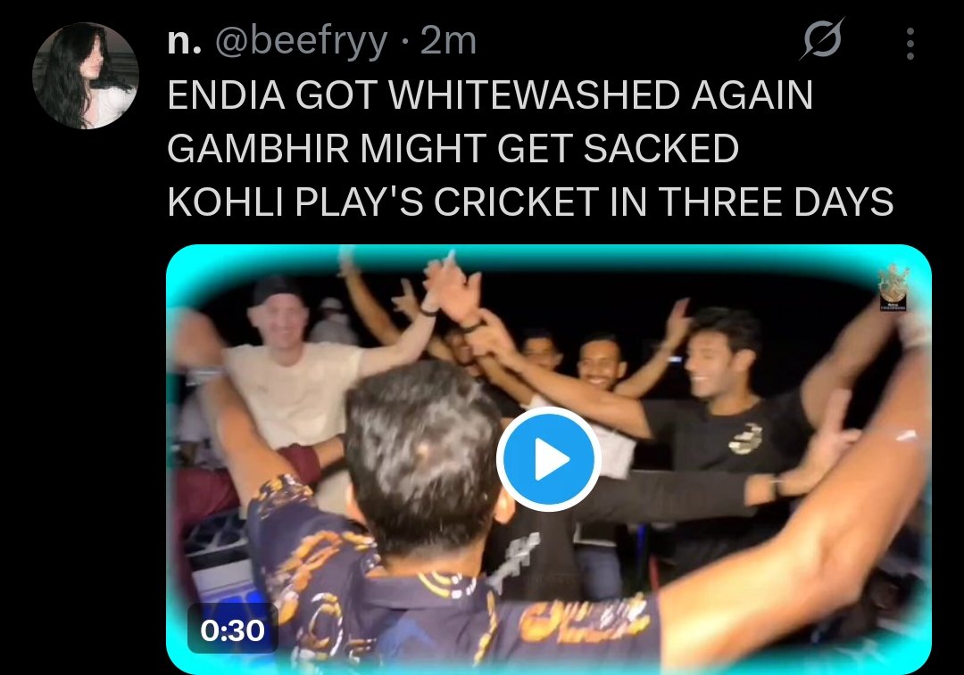 DexMawa's tweet photo. There is no difference between Pakistan's and RCB fans. Both enjoy India's downfall more than their own success. https://t.co/rNT5YXZuQh