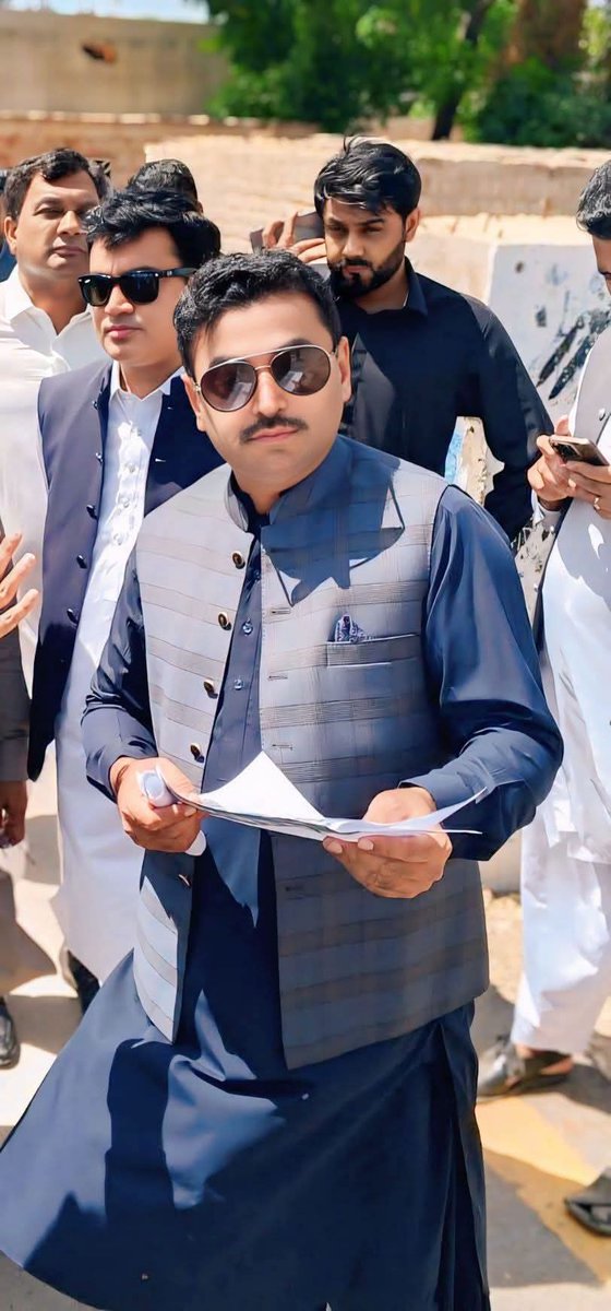 SyedIrfanShahPP's tweet photo. 11 جولائی 2026
#UC_73 | #Village_Muhammad_Hashim_Solangi | #PavourBlock | #Hyderabad

حیدرآباد میونسپل کارپوریشن کی جانب سے یوسی 73، گاؤں محمد ہاشم سولنگی میں پیور بلاک (Pavour Block) کی تعمیر کا منصوبہ کامیابی سے مکمل کر دیا گیا، جو علاقے کے مکینوں کے لیے ایک اہم عوامی سہولت ثابت ہوگا۔
میئر حیدرآباد کاشف علی  شورو کے تعاون سے یہ ترقیاتی منصوبہ مکمل کیا گیا، جبکہ عوام کو بہتر بنیادی سہولیات کی فراہمی کے لیے عملی اقدامات مسلسل جاری ہیں۔
یہ ترقیاتی منصوبہ صدر پاکستان پیپلز پارٹی ضلع حیدرآباد و رکنِ قومی اسمبلی (NA-218) سید حسین طارق شاہ جاموٹ کی خصوصی کاوشوں اور پاکستان پیپلز پارٹی حیدرآباد کے رہنما سید حسن علی شاہ جاموٹ کی بھرپور کوششوں سے پایۂ تکمیل تک پہنچا۔
#MayorBadalRhaHaiHyd
@KashifShoroPPP