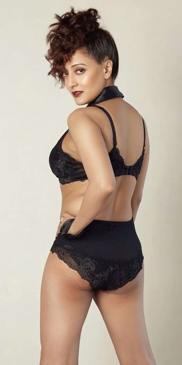 AnmolboyF's tweet photo. Raima Sen👙old photoshoot in lingerie. Right only removed the sheer fabric over 🍑🎇🔥 It's hot. https://t.co/6BolvsPCkp
