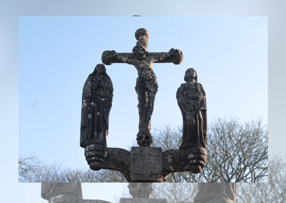 GilbertCollard's tweet photo. Trois siècles d'histoire chrétienne effacés :  La justice administrative de Rennes a ordonné  le retrait d'un calvaire restauré à son emplacement historique : on assiste à une éradication judiciaire de l'identité chrétienne, comme chaque fois que la tempête arrive! https://t.co/YyvTFY7qXr