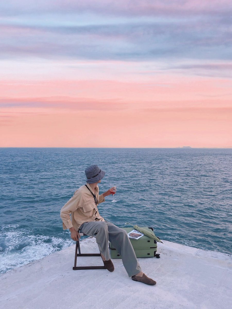 AltmannStefanie's tweet photo. Woke up to the soft sound of waves, sipped hot coffee while watching the sunrise paint the sky pink. This is exactly the slow seaside escape I needed lately https://t.co/t3uzUocwyU