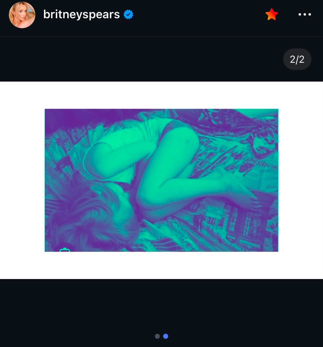 xbritneyonline's tweet photo. 🚨Britney Spears posta foto e faz reflexão  nas redes sociais:

“Arqueando minhas costas para os céus para Deus tentando voltar todos os anos que perdi.... infelizmente o que as pessoas não viram é como minha realidade costumava ser na próxima foto” https://t.co/zveqSwdnyy