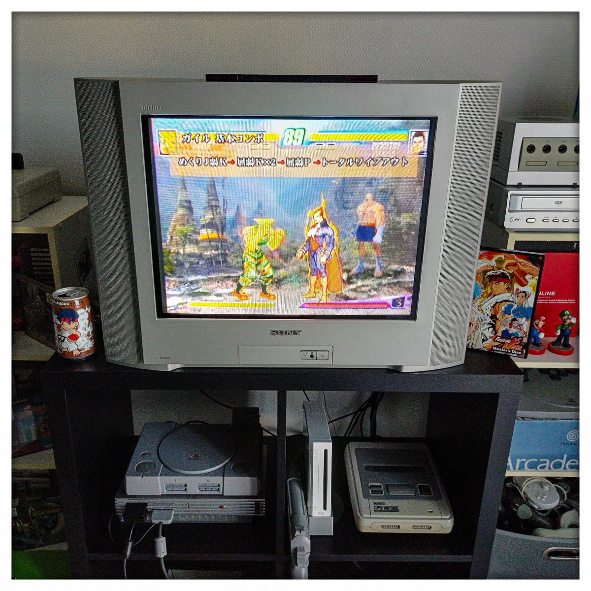MisterKyleHyde's tweet photo. Quand Youtube n'existait pas, tu pouvais apprendre tes combos... sur DVD ! #capcom #capcomfightingjam #dvd #versusfighting #retrogaming https://t.co/UlDcNiMXrm