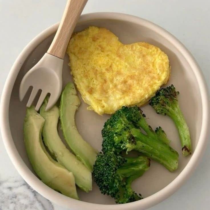 breanelt's tweet photo. i really decided to buy this type of dishes because they are really cute and improve my experience when eating ^_^ ♡ https://t.co/DDjJvZg4LH