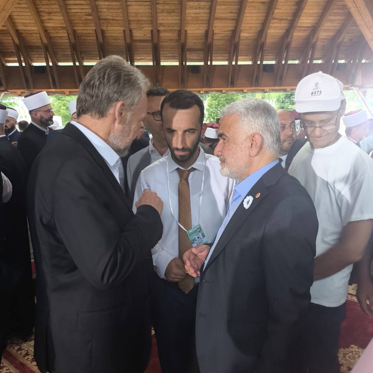 HurDavaPartisi's tweet photo. Genel Başkanımız Sayın Zekeriya Yapıcıoğlu, Srebrenitsa Soykırımı'nın 31'inci yılını anma töreni dolayısıyla bulunduğu Bosna-Hersek’te Bilge Lider Aliya İzzetbegoviç’in oğlu SDE Genel Başkanı Bakir İzzetbegoviç ile bir araya geldi. https://t.co/1HIIXGsWBK