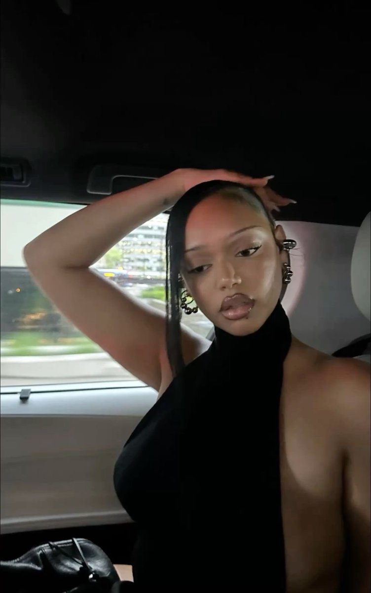 naomiamarae's tweet photo. drop the addy i’m coming https://t.co/DodLh2fttR