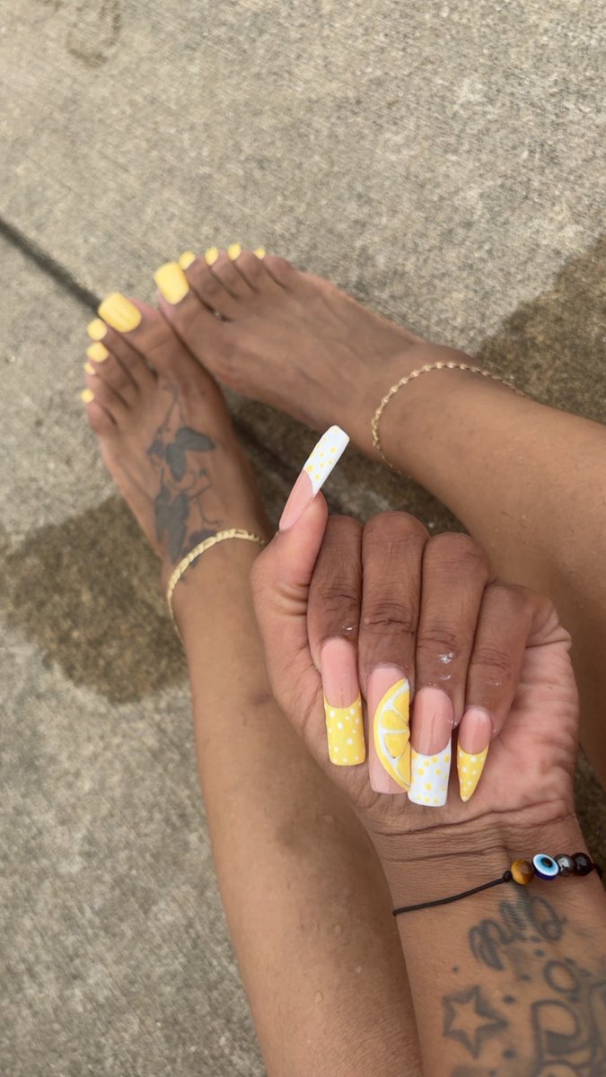 Letii_Sunshine's tweet photo. In Love With My Yellow Nails &amp; Toes 😩💛 https://t.co/F0F8U3OVhF